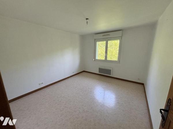Appartement T4 au 1er (environ 110 m² habitables) avec garage - secteur calme (proche frontière)