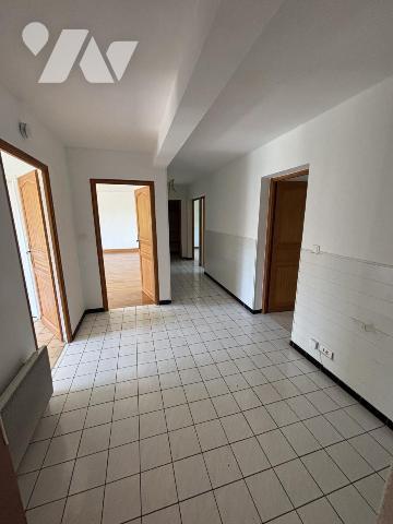Appartement T4 au 1er (environ 110 m² habitables) avec garage - secteur calme (proche frontière)