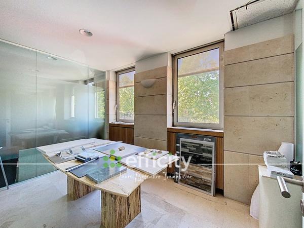 Local Commercial 25 pièces - 670 m² Exclusivité efficity