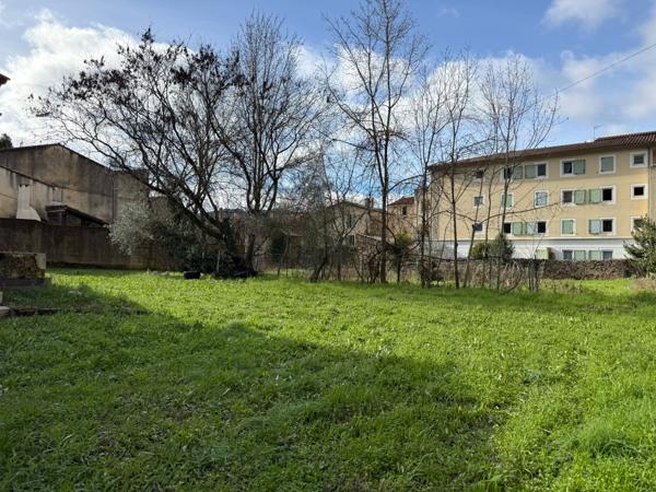 Lodève (34700) MAGNIFIQUE VILLA FAMILIALE DE 140 m² SUR TERRAIN DE 1 800 m² clos et CONSTRUCTIBLE.