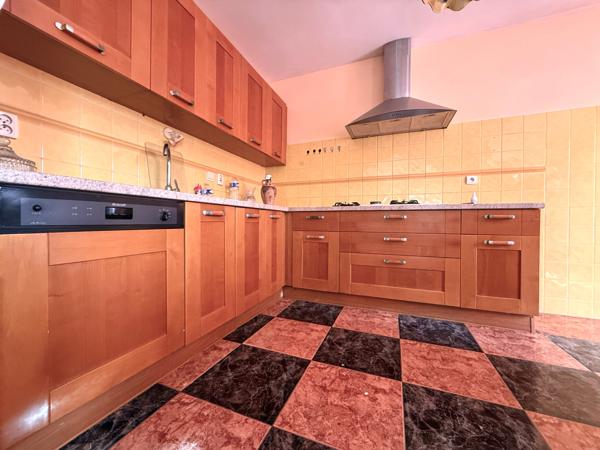 Lodève (34700) MAGNIFIQUE VILLA FAMILIALE DE 140 m² SUR TERRAIN DE 1 800 m² clos et CONSTRUCTIBLE.