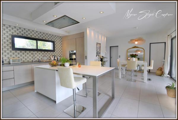 Maison atypique à vendre 5 pièces à ANGRESE(40) quartier calme.