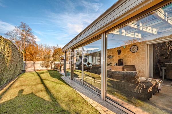 Maison familiale avec véranda de 28 m² et sous-sol total dans secteur recherché