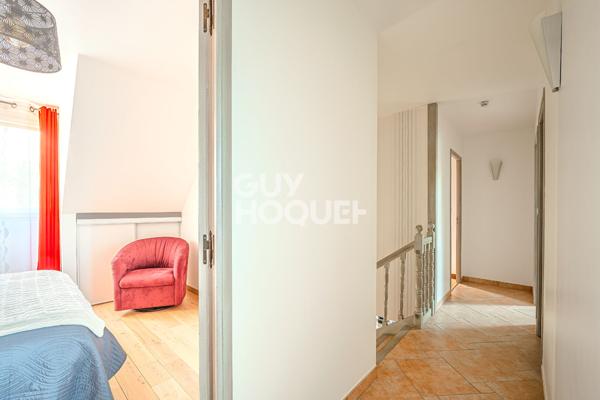 Maison familiale avec véranda de 28 m² et sous-sol total dans secteur recherché