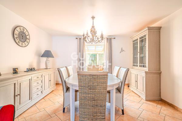 Maison familiale avec véranda de 28 m² et sous-sol total dans secteur recherché