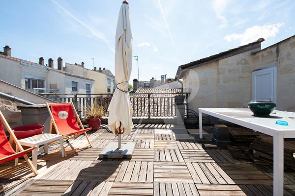 ARCHITECTURE SINGULIÈRE- 1900- IMMEUBLE EN PIERRE AVEC TERRASSE ET GARAGES - Bordeaux