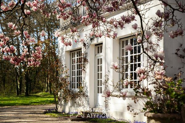 Maison patronale sur 9ha avec dépendances aux portes de Dole
