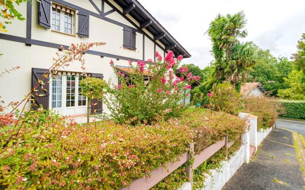 Maison à vendre    6 pièces • 203 m2 Anglet