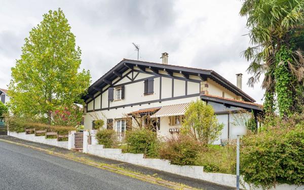 Maison à vendre    6 pièces • 203 m2 Anglet