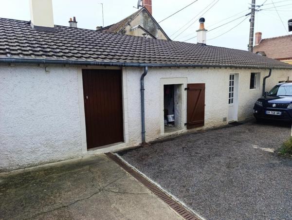 Maison avec jardin, dépendances et vie de plain-pied