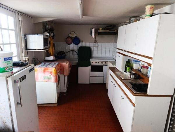 Maison avec jardin, dépendances et vie de plain-pied