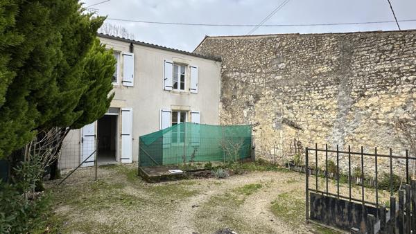 Maison  Saint-Jean-d'Angély (17400)