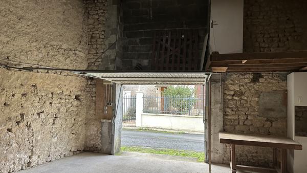 Maison  Saint-Jean-d'Angély (17400)