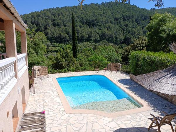 Villa avec appartement indépendant, piscine et garage - SOLLIES-TOUCAS