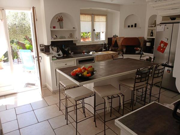 Villa avec appartement indépendant, piscine et garage - SOLLIES-TOUCAS