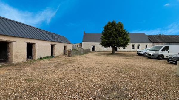 Grande maison familiale avec dépendance et vaste terrain à proximité de Noyant-Villages
