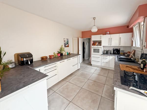 Maison Pessac 7 pièce(s) 188 m2  5 chambres terrain  1623 m2