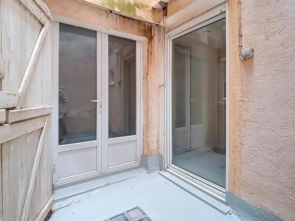 Lot de 2 appartements :  studio + T2 rénové avec petite cour