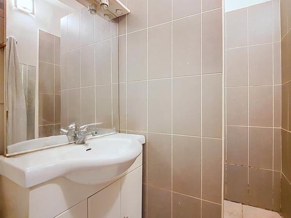 Lot de 2 appartements :  studio + T2 rénové avec petite cour