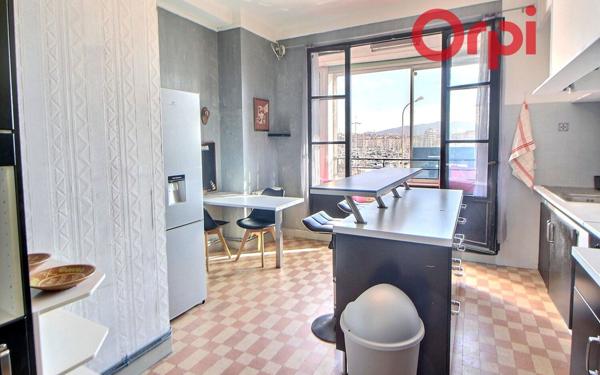 Appartement à vendre    2 pièces • 54,30 m2 Marseille 2
