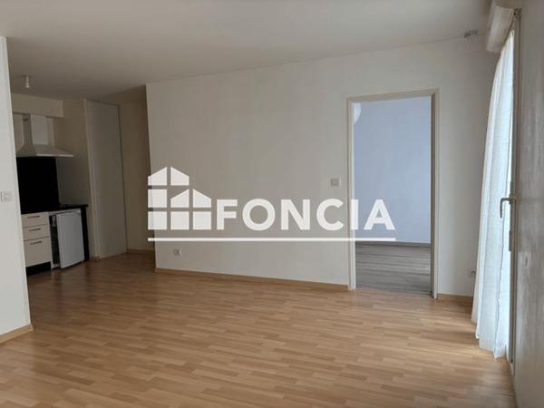 Location Appartement 2 pièces 46.3 m² - 15 RUE DU GAL DE GAULLE Guingamp 22200