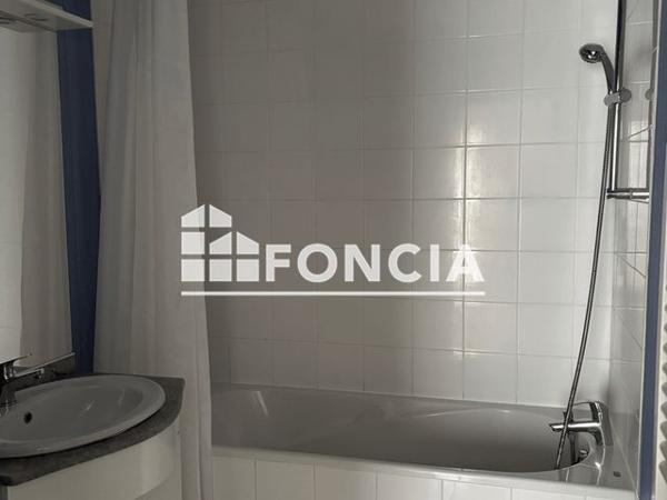 Location Appartement 2 pièces 46.3 m² - 15 RUE DU GAL DE GAULLE Guingamp 22200