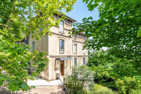 Propriété bourgeoise du XIXe au cœur d’un parc arboré