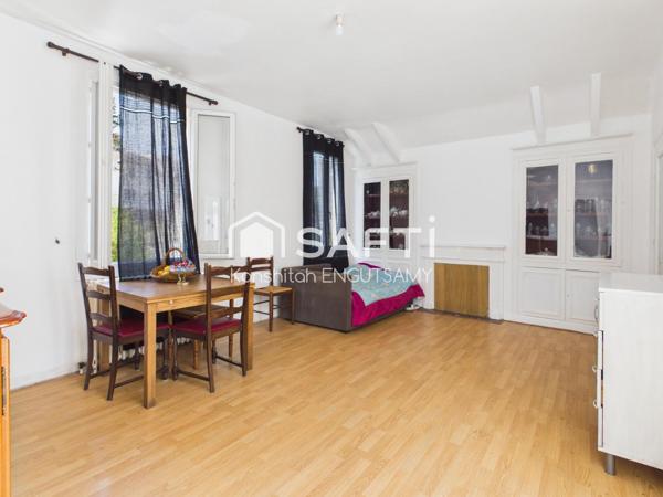 Maison de ville de 142m², 3 chambres et un garage de 47m²