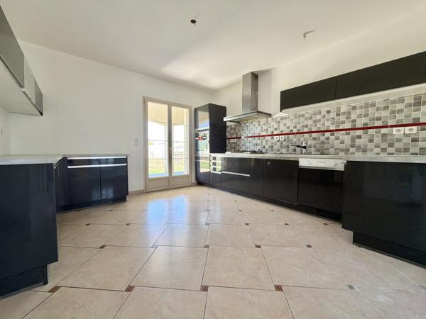Maison contemporaine, 3 chambres avec garage et terrain Casseneuil (47440)