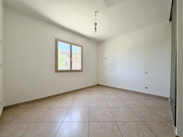 Maison contemporaine, 3 chambres avec garage et terrain Casseneuil (47440)