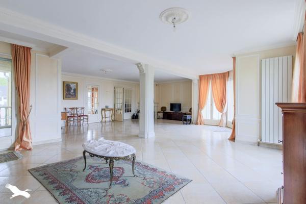 Maison à vendre |  Poissy |  9 pièces | 244 m²