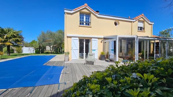 Maison familiale 162 m2 + maison à rénover 58 m2 + piscine - L'Agence Locale