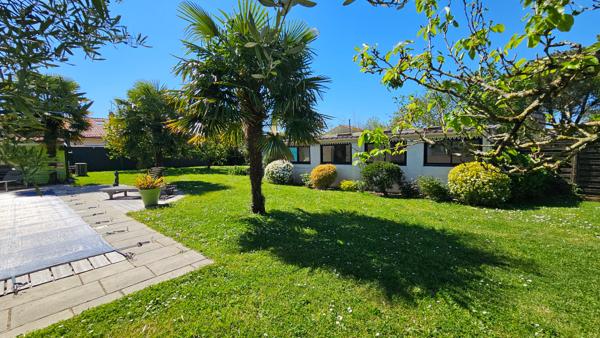 Maison familiale 162 m2 + maison à rénover 58 m2 + piscine - L'Agence Locale