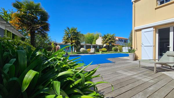 Maison familiale 162 m2 + maison à rénover 58 m2 + piscine - L'Agence Locale