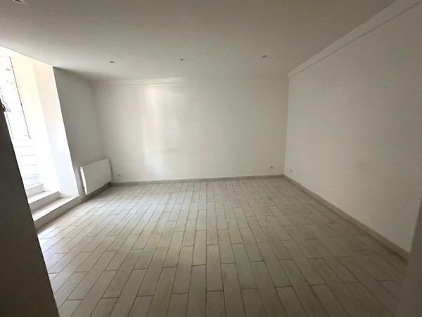 Toulon (83200) Appartement rez de chaussée avec terrasse, cave et cellier