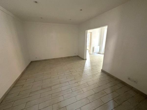 Toulon (83200) Appartement rez de chaussée avec terrasse, cave et cellier