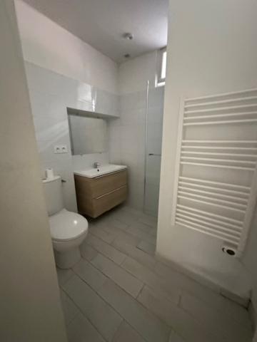 Toulon (83200) Appartement rez de chaussée avec terrasse, cave et cellier