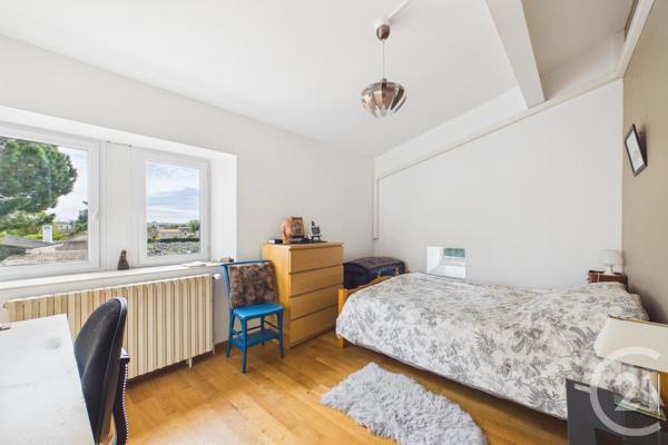 Maison à vendre  10 pièces - 225 m 2   LE BOUSCAT  - 33