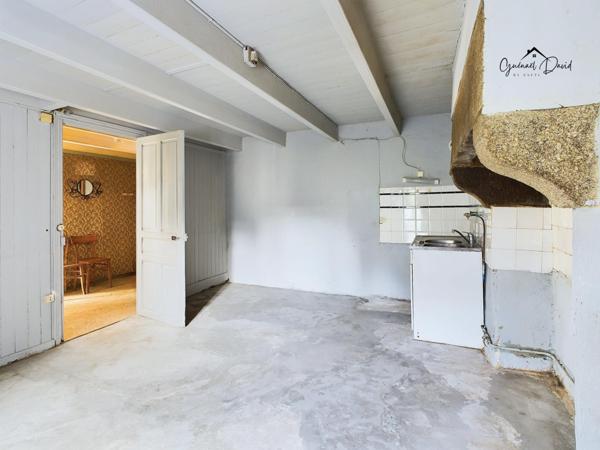 MAISON DE VILLE À RÉNOVER AVEC DÉPENDANCE