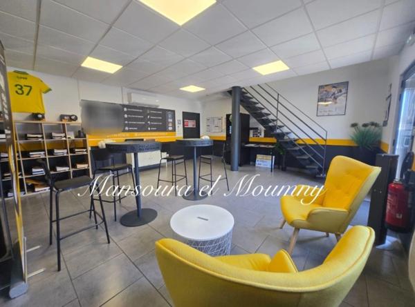 LOCAL COMMERCIAL MODERNE ET CLES EN MAIN (37)