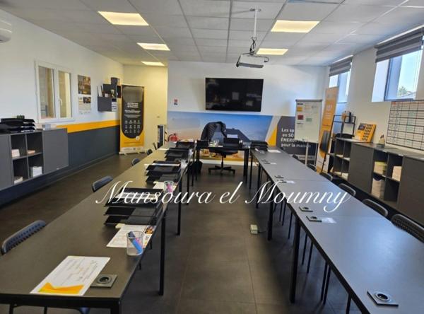 LOCAL COMMERCIAL MODERNE ET CLES EN MAIN (37)