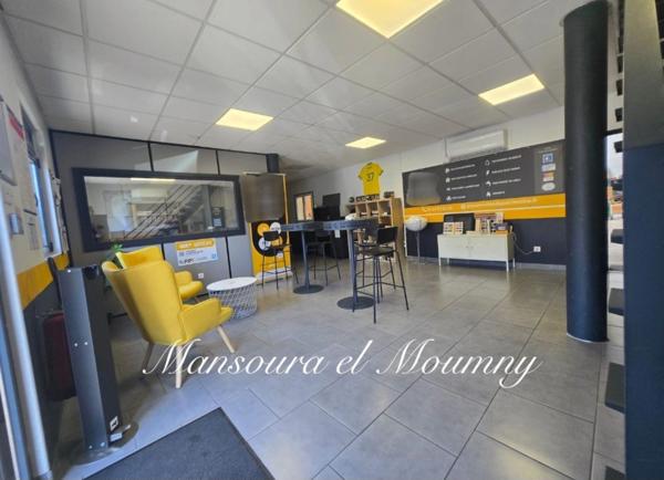 LOCAL COMMERCIAL MODERNE ET CLES EN MAIN (37)