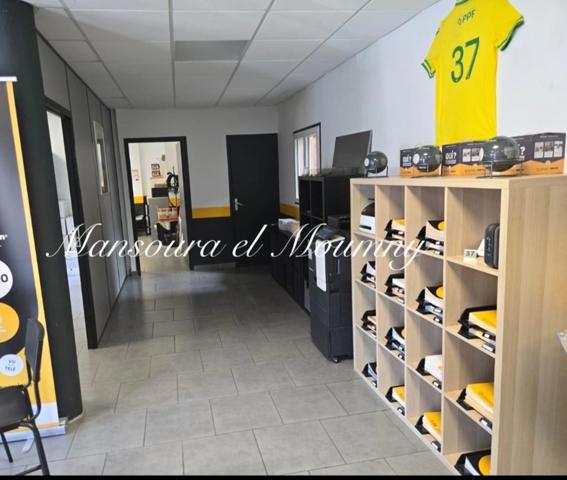 LOCAL COMMERCIAL MODERNE ET CLES EN MAIN (37)