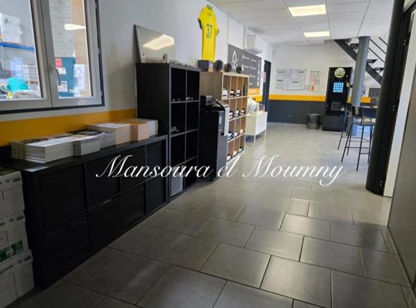 LOCAL COMMERCIAL MODERNE ET CLES EN MAIN (37)