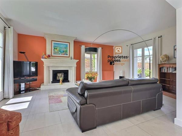 DEPT 33  Mérignac - Maison d'exception 8 pièce(s) 181 m2 avec jardin paysagé et piscine chauffée