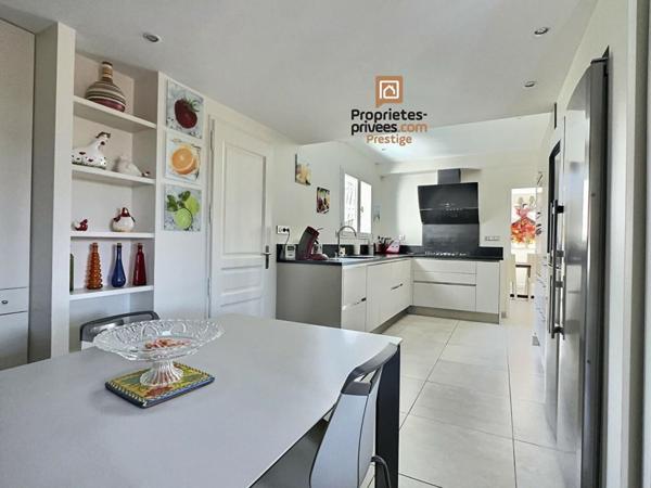 DEPT 33  Mérignac - Maison d'exception 8 pièce(s) 181 m2 avec jardin paysagé et piscine chauffée