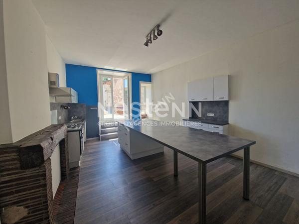 Immeuble avec magasin + Appartements au Coeur de Nontron avec Jardin (