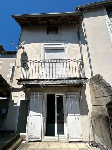 Immeuble avec magasin + Appartements au Coeur de Nontron avec Jardin (