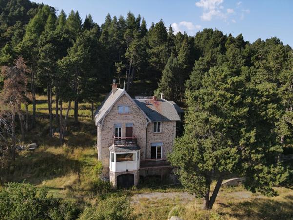 L’authenticité de la pierre, la chaleur des volumes, la vue des montagnes… votre future maison vous attend.