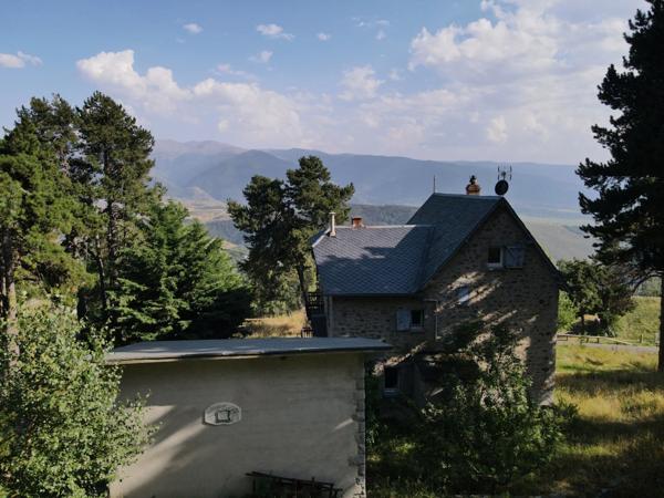 L’authenticité de la pierre, la chaleur des volumes, la vue des montagnes… votre future maison vous attend.